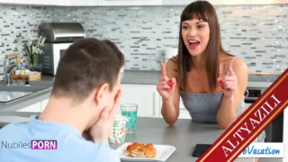 Sokakta Tanıştığı Sarışını Bekar Evine Atıyor